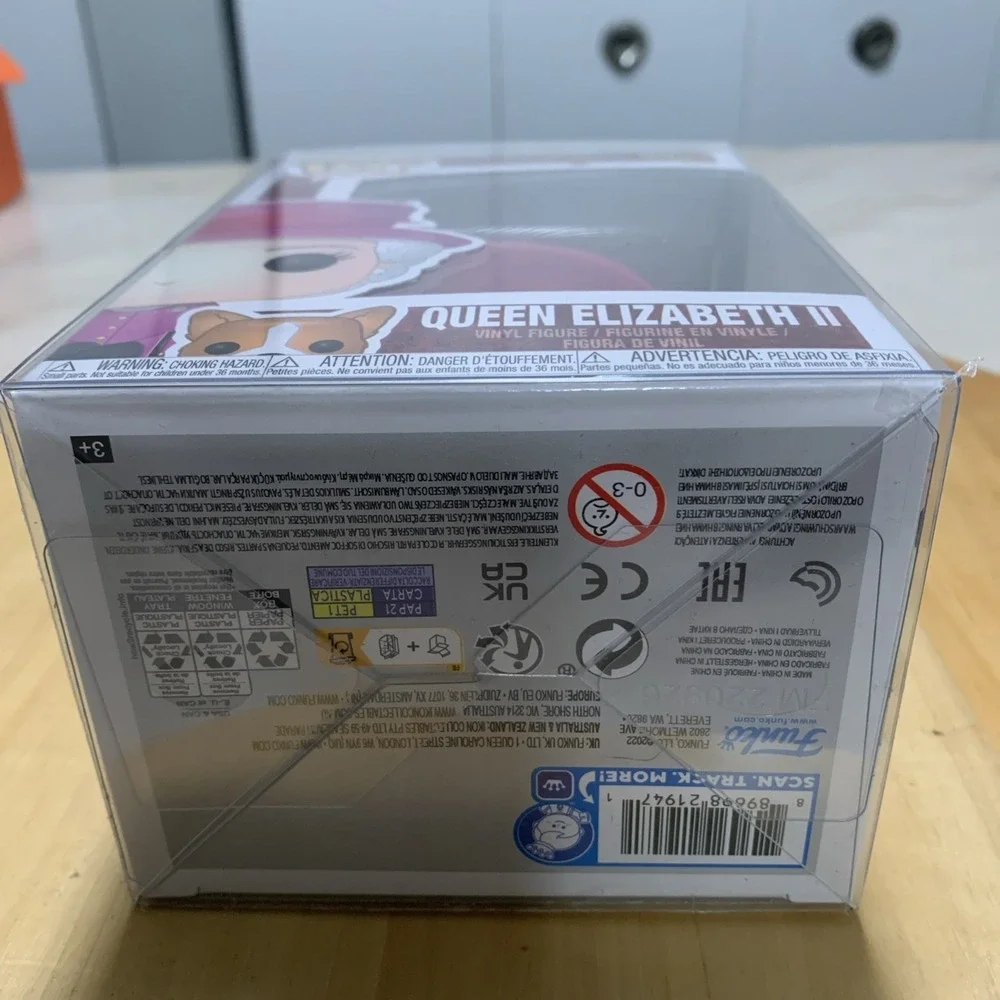 Funko Pop! Royals - Queen Elizabeth II Vinyl Figure New Protector
